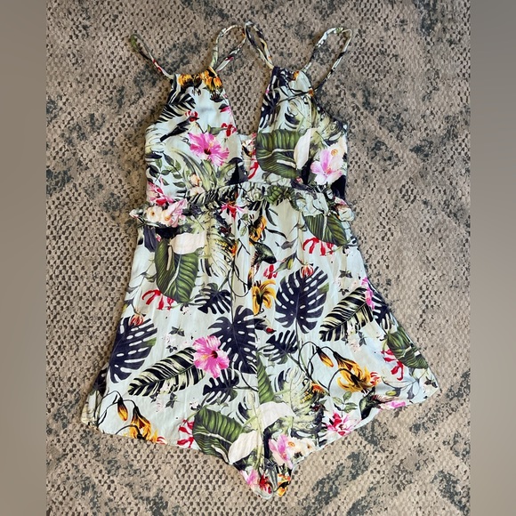 Parc & Lex Floral Romper Size M - Picture 2 of 11